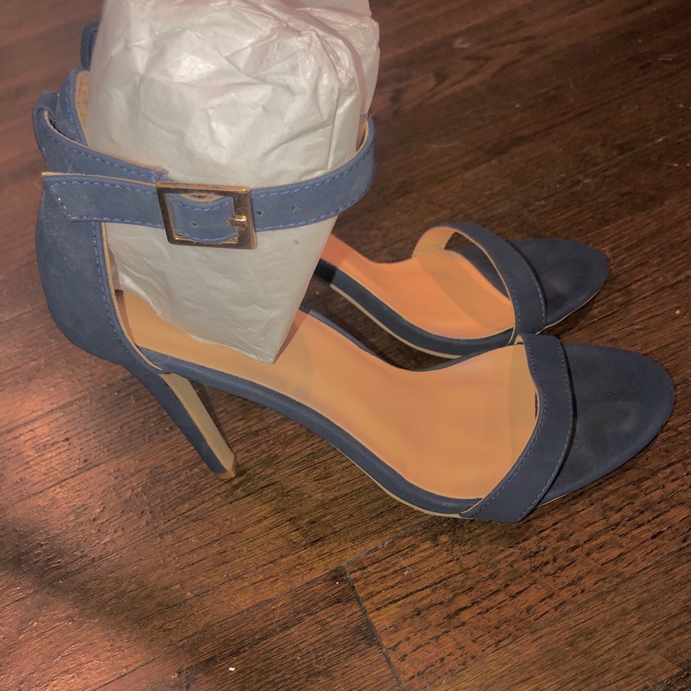 Navy heels